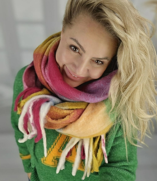 Eșarfă caldă, model în carouri, tricot pufos