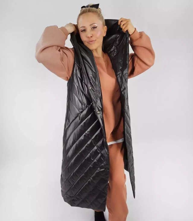 Femeii lung cu glugă cald waistcoat legat în sus